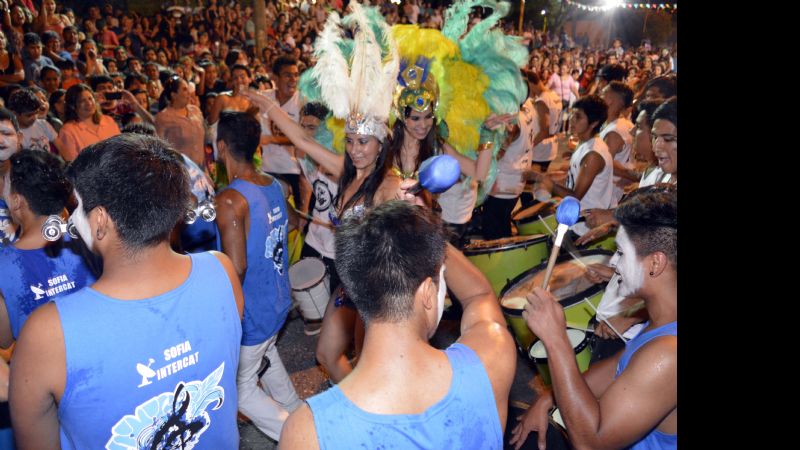 Exitosa y colorida primera noche de los carnavales en FME