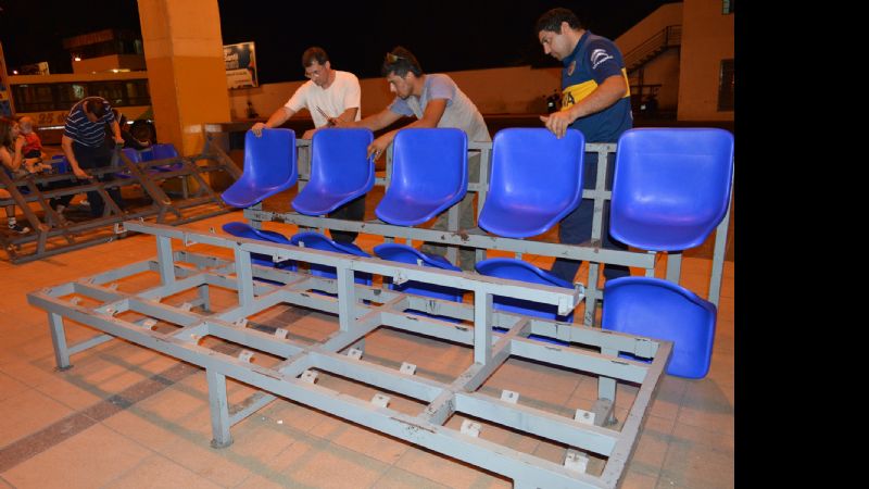 Se renuevan las sillas del sector de espera en la Terminal