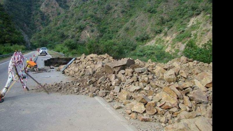 Por derrumbes, habilitan media calzada en Ruta 16 de La Puerta a El Rodeo