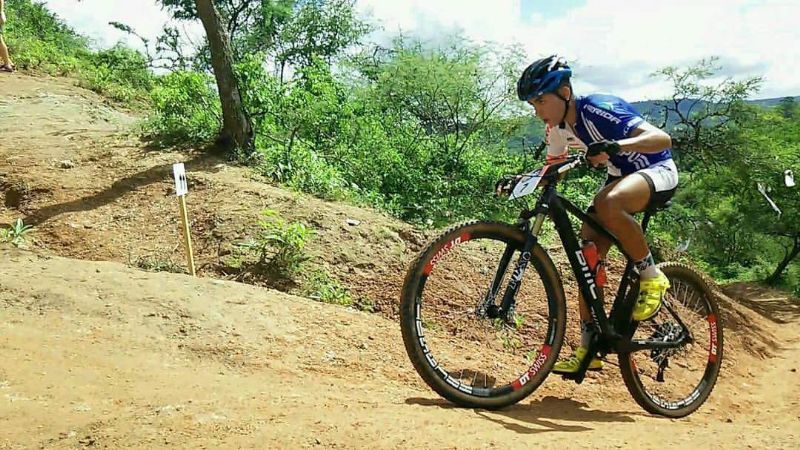 Álvaro Macías 5° y Noelia Carrizo 4°, en el Abierto del NOA de MTB