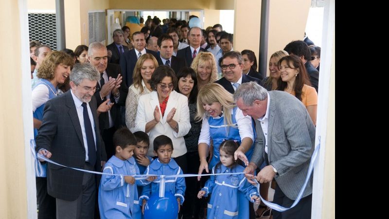 La Gobernadora inauguró un nuevo edificio escolar