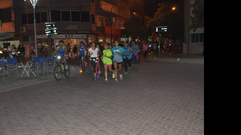Las mujeres atletas coparon el centro de la ciudad en su día