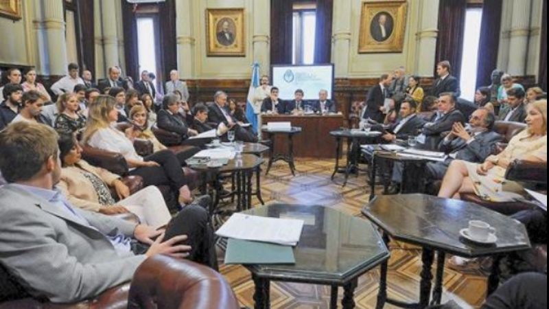Abstención “massista” facilitó primer traspié “macrista” por Ganancias