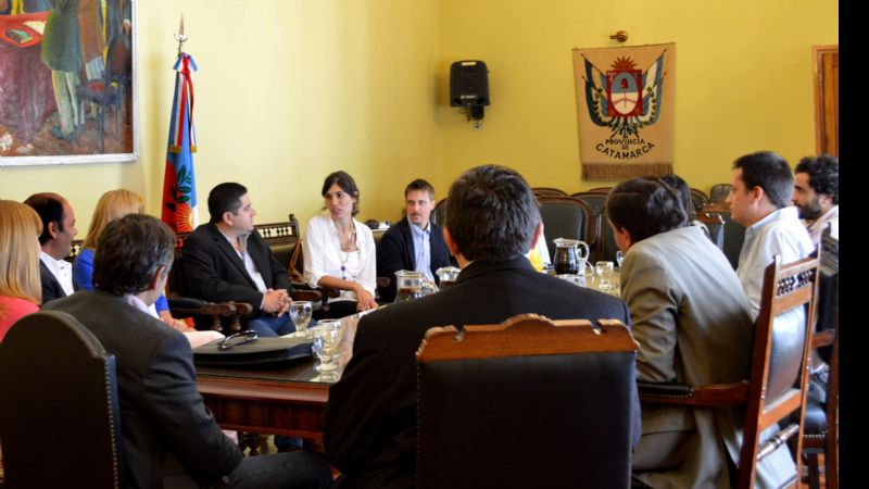 A cargo del Ejecutivo, Ojeda recibió a funcionarios nacionales