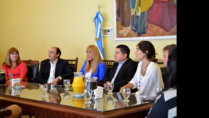 A cargo del Ejecutivo, Ojeda recibió a funcionarios nacionales