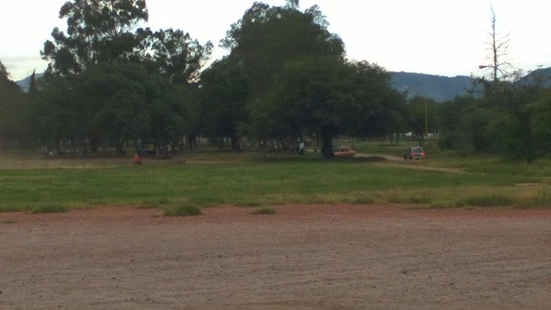 Increible: carreras de motos en el Parque, ante la mirada de la Guardia Urbana