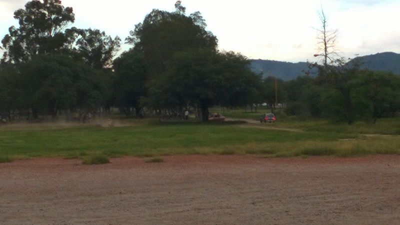Increible: carreras de motos en el Parque, ante la mirada de la Guardia Urbana