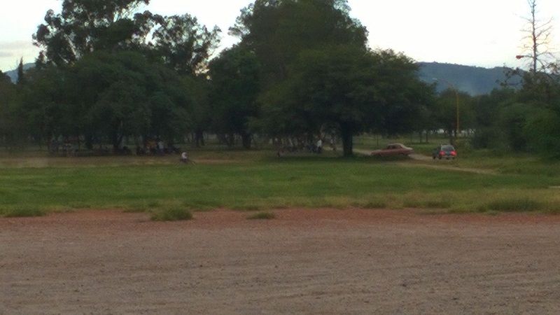 Increible: carreras de motos en el Parque, ante la mirada de la Guardia Urbana