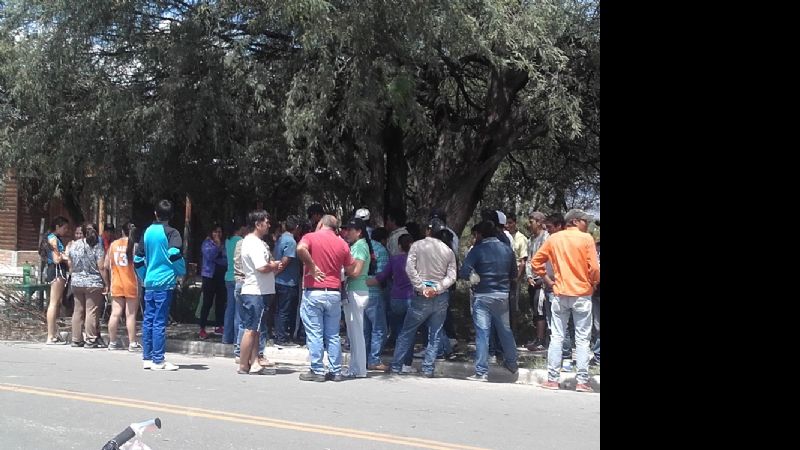 Con la firma de un acta acuerdo, los vecinos levantaron el corte