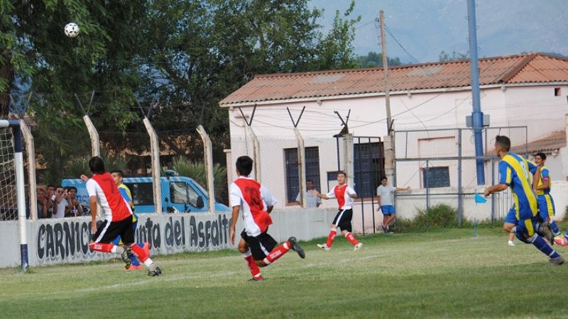 La Villa ganó por el oportunismo de Sigampa y Chazarreta, y la seguridad Cangi