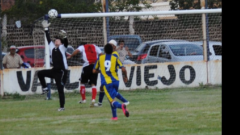 La Villa ganó por el oportunismo de Sigampa y Chazarreta, y la seguridad Cangi