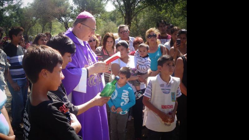 El Obispo bendijo el terreno donde construirán un templo dedicado al Cura Brochero