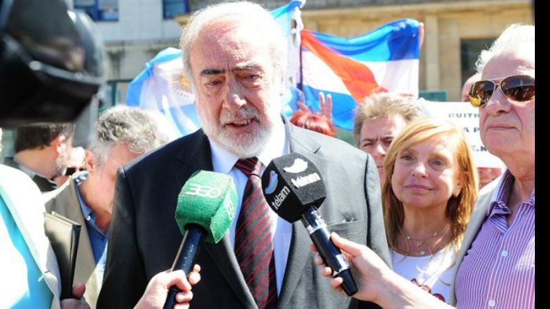 Denuncian a Macri por "traición a la patria" y un fiscal investiga