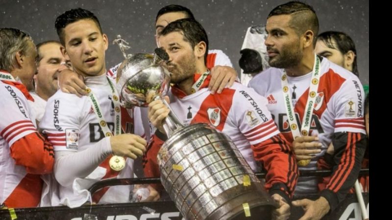 River en la altura de La Paz frente al líder  The Strongest