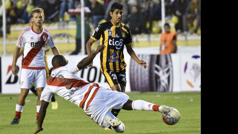 River dejó pasar varias chances y The Strongest se lo empató