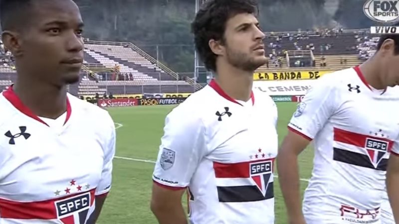 A equipo de Brasil le pusieron el himno argentino