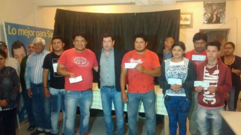 Continúan ayudando a microemprendedores