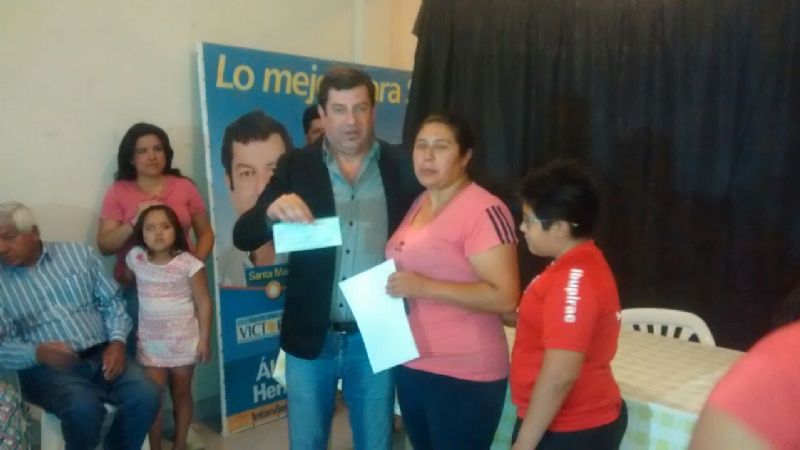 Continúan ayudando a microemprendedores