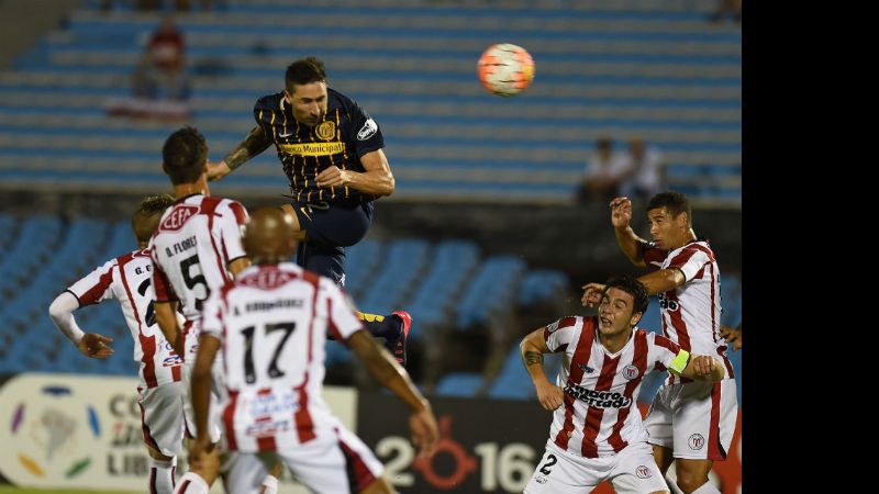Gran triunfo de Rosario Central sobre River en Montevideo