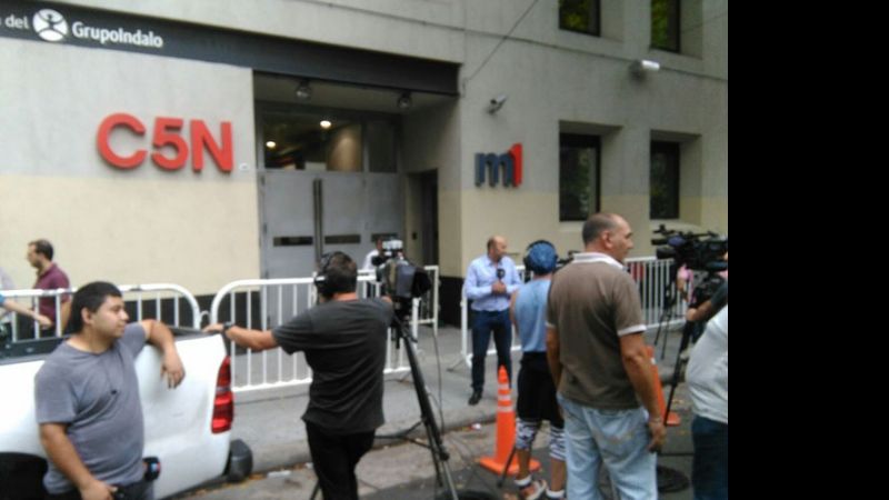 Allanaron oficinas de C5N, el canal de noticias de Cristóbal López