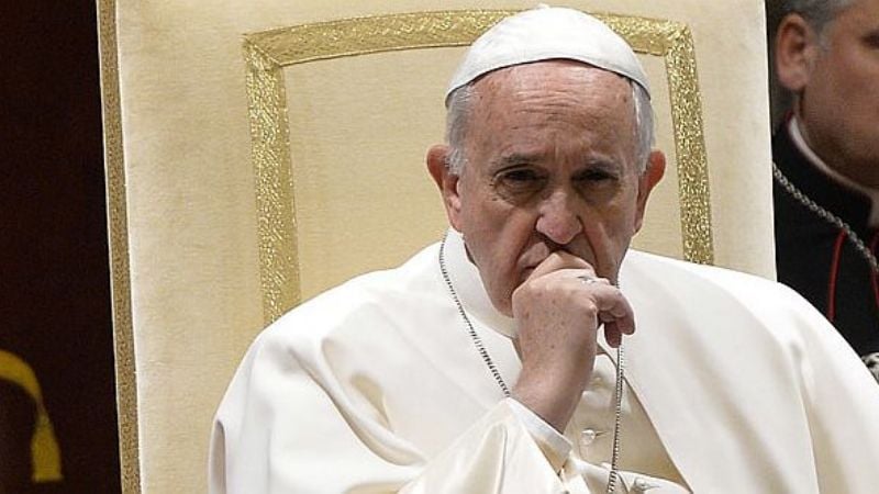 Francisco pidió por los niños que "deben escapar de los bombardeos"