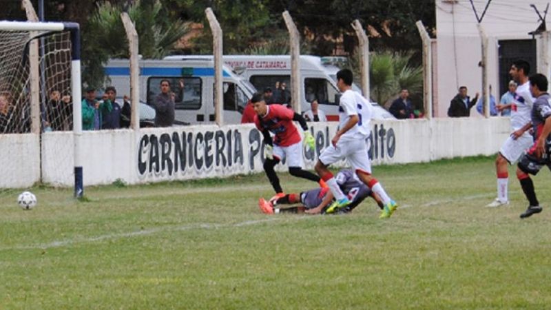 Defensores goleó a Huachaschi y juega 8vos. con Independiente