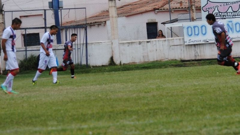 Defensores goleó a Huachaschi y juega 8vos. con Independiente