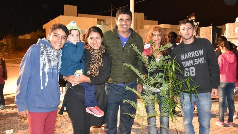 Entusiasta participación de vecinos en la “Serenata en Valle Chico”