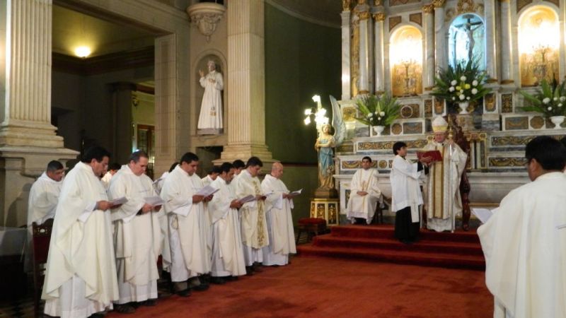 Misa Crismal en la Catedral con la participación de todo el clero