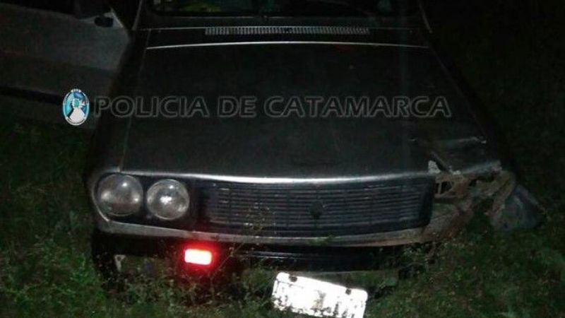 Dos autos embistieron a un caballo