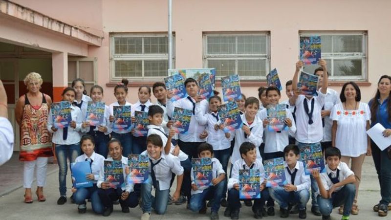 Alumnos del interior comienzan a recibir gratis su certificado de salud