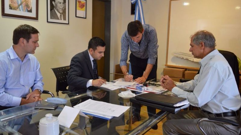 Licitación de obra para la instalación de una antena de telefonía celular