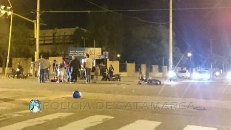 Choque entre una moto y un auto