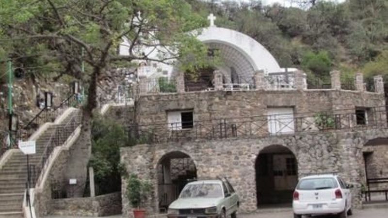 Las quejas de siempre por el pésimo estado de La Gruta