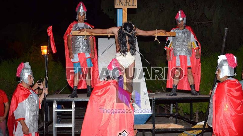 Particular Via Crusis realizado por policías