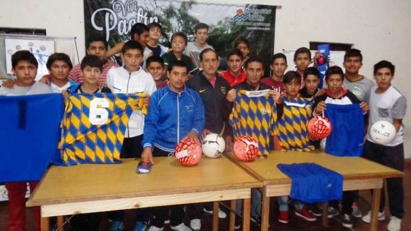 Pibes de la 5ta. de La Merced con “pinchas” nuevas