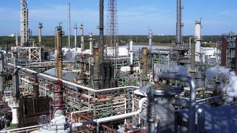 La producción de industriales bajó 4,8% en febrero