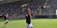 IORLANO festejando uno de sus goles en la goleada 3-0 a Policial.