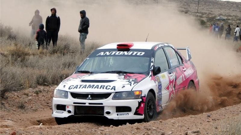 Augusto D’Agostini y los Prevedello corren entre los Dinosaurios