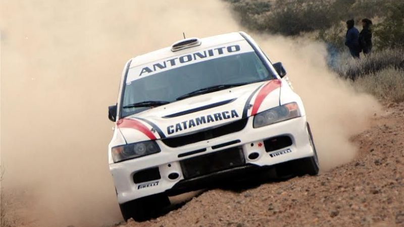 Augusto D’Agostini y los Prevedello corren entre los Dinosaurios