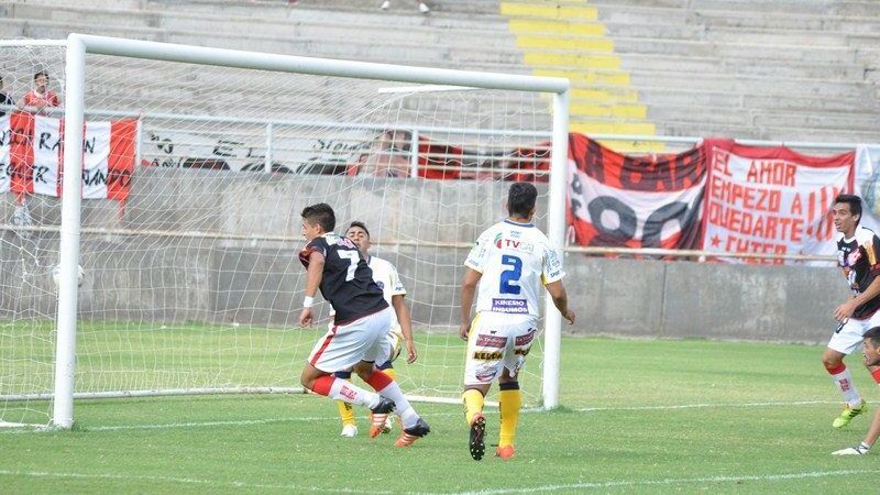 A Villa Cubas le salió todo: 3; y a Policial, nada: 0