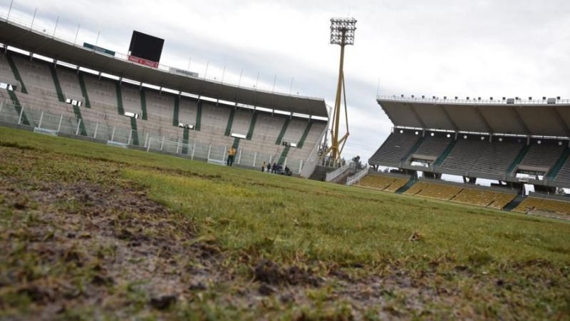 A un día de Argentina-Bolivia, el césped del “Kempes” con defectos