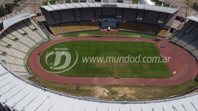 A un día de Argentina-Bolivia, el césped del “Kempes” con defectos