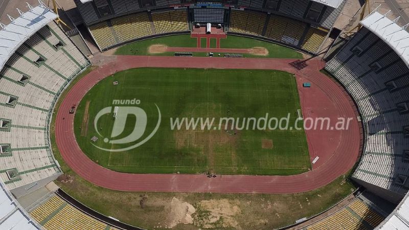 A un día de Argentina-Bolivia, el césped del “Kempes” con defectos