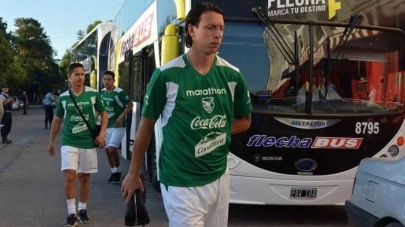 El DT de Bolivia enfurecido por el maratónico viaje hasta Córdoba