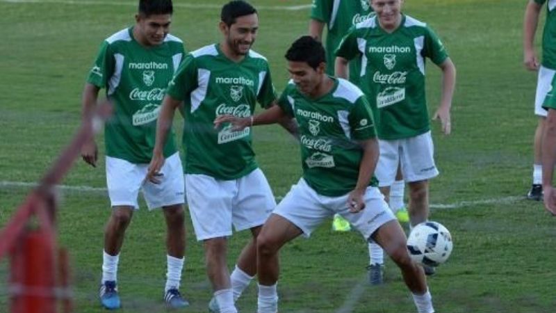 El DT de Bolivia enfurecido por el maratónico viaje hasta Córdoba