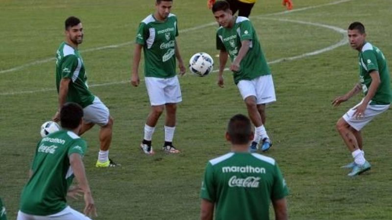 El DT de Bolivia enfurecido por el maratónico viaje hasta Córdoba