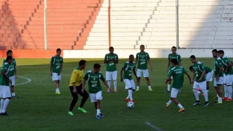 El DT de Bolivia enfurecido por el maratónico viaje hasta Córdoba