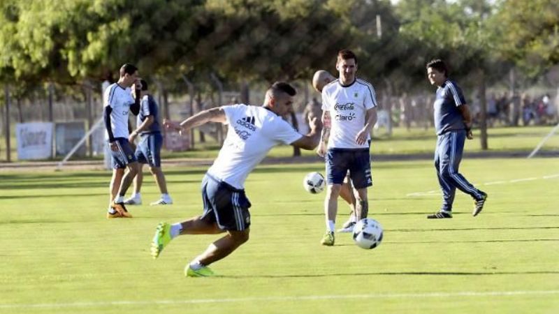 Martino ratificó los cuatro cambios para recibir a Bolivia	