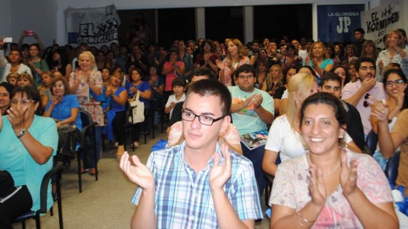 Lucía instó “a hacer mucho ruido” en convocatoria a congresos del PJ